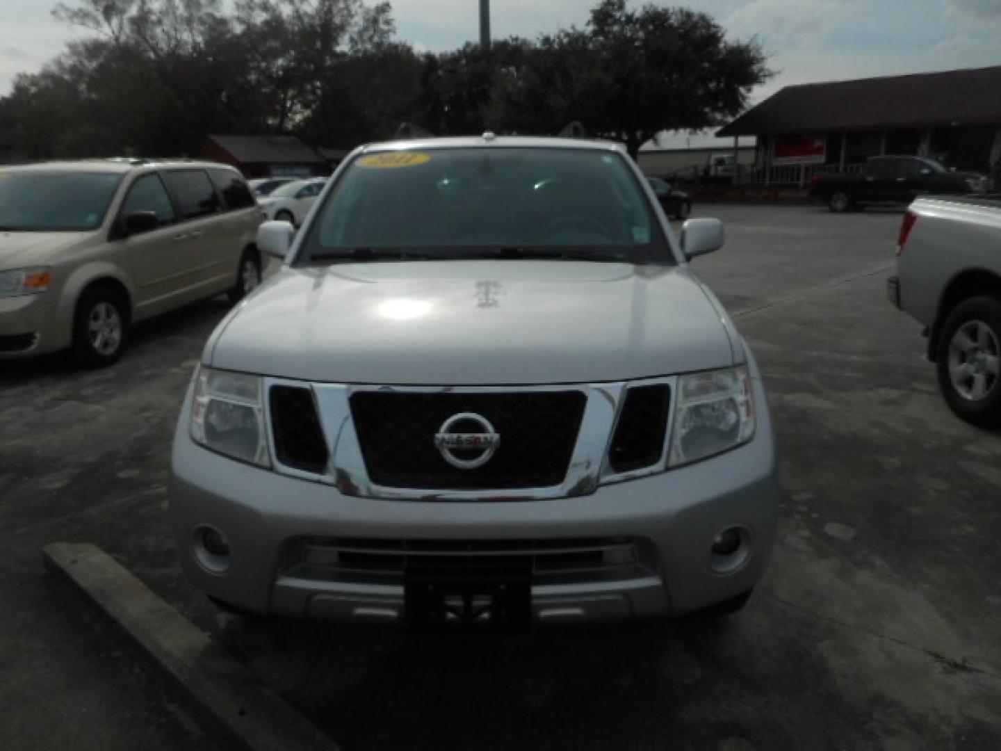 2011 SILVER NISSAN PATHFINDER S; LE; SV (5N1AR1NB2BC) , located at 1200 Cassat Avenue, Jacksonville, FL, 32205, (904) 695-1885, 30.302404, -81.731033 - Photo#0
